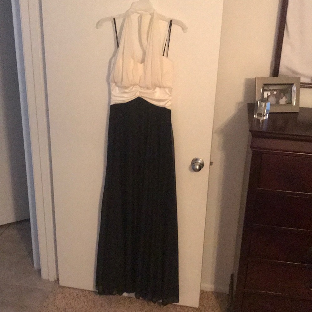 Long formal Dress with open back!